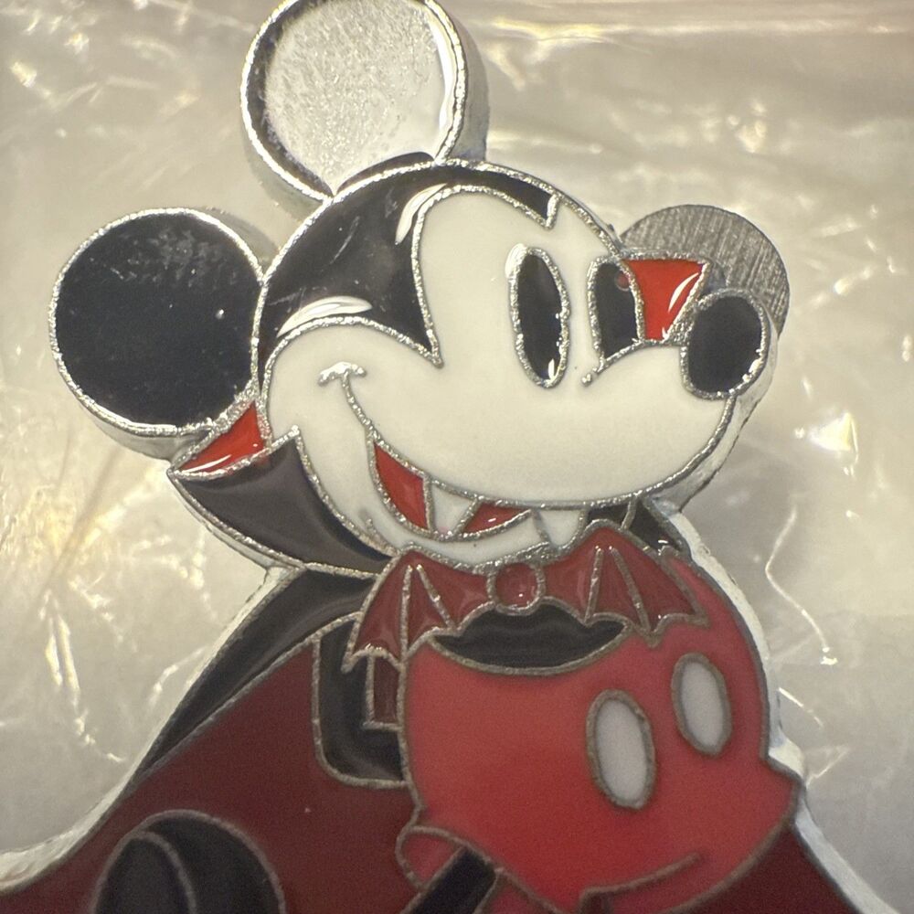 Disney Pin #72104 Mickey Vampire "I Don't Bite" 2009 First Release Halloween - Picture 2 of 4